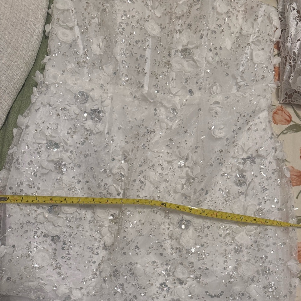 Elegant White Floral Mini Dress - Picture 8 of 8